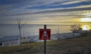 Україна залучатиме більше жінок до розмінування територій