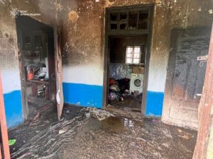 На Івано-Франківщині з охопленого вогнем будинку врятували дитину: що відомо