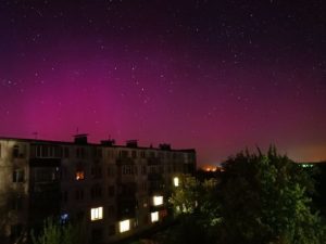 У деяких регіонах України помітили північне сяйво: яскраві кадри