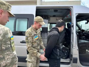 Історія з “трагічним” фіналом: ухилянт переплив Західний Буг, але поляки повернули його додому
