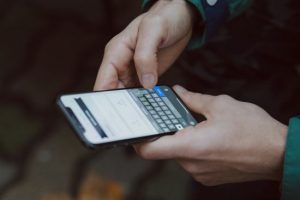 У Польщі чоловіку через реєстрацію на сайті знайомств загрожує 8 років в’язниці: що він накоїв