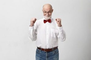 70-річний самотній чоловік виявив, що у нього є доросла дочка: історія з життя