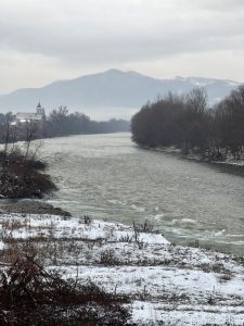 “Ми ледь не потонули”: як відчайдушно тікають за кордон українські ухилянти — The Economist