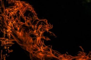 У Харкові після атаки дронів рятувальники ліквідовують загоряння цивільної інфраструктури: кількість постраждалих зросла