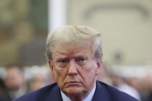 Трамп розсекретить документи до найгучніших кримінальних справ США, якщо стане президентом – Fox News