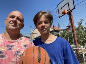 15-річний син Потапа заступився за батька та різко висловився про хейт у його бік: “Нехай говорять”