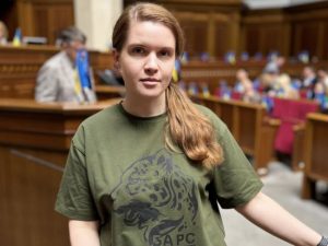 Раді пропонують виключити Безуглу з оборонного комітету: що каже сама нардепка