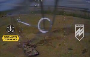 Мінус ще одна: бійці “Азову” дроном знищили російську БМП (відео)