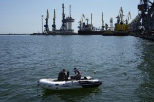 РФ готує порт в окупованому Маріуполі до переправлення краденого українського зерна