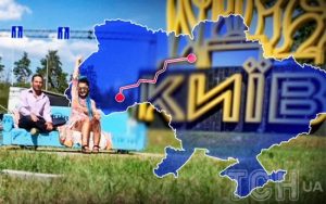 Києвом їздить загадковий диван на колесах: що сталося