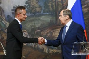 Голова МЗС Угорщини телефонував Лаврову, поки Орбан був у Києві