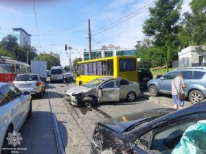 У “Київпастрансі” назвали винуватця аварії з трамваєм на Глибочицькій: хто це