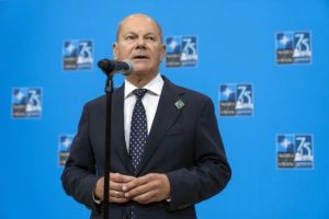 “Це дозволить закупити зброю у великих масштабах”: Шольц зробив заяву про подальшу допомогу Україні