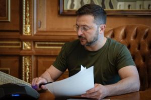 “Світ позбавлений ілюзій щодо Росії”: Зеленський звернувся до українських дипломатів