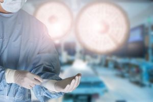 13-річна донька хірургині незаконно просвердлила отвір у черепі пацієнта: чим це закінчилося