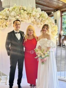 Світлана Білоножко одружила свого онука та показала фото з весілля