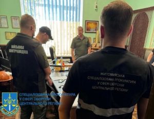 “Платив” щедро: на Житомирщині затримали командира за “нецільове використання” праці військових