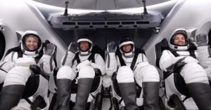 Екіпаж космічних туристів SpaceX Polaris Dawn повернувся додому після історичної місії