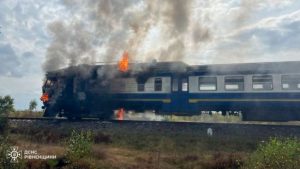На Рівненщині загорівся пасажирський потяг: з’явилися фото