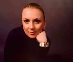 “Мама” Вєрки Сердючки замилувала фото з 5-місячною онукою та донькою під час прогулянки