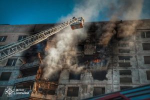 Удар КАБом по багатоповерхівці в Харкові: є загибла і багато поранених