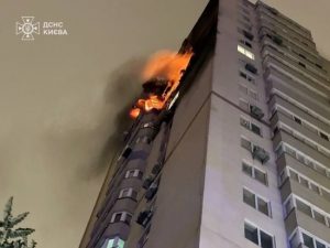 Удар “Шахеда” по багатоповерхівці в Києві: що відбувається на місці (фото, відео)