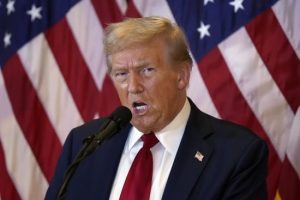 Трамп закликав до “імпічменту та юридичної відповідальності” Гарріс