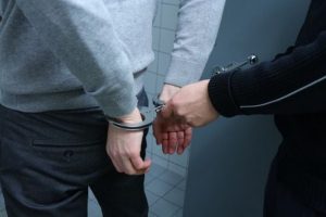 У Нікополі чоловік заколов дружину на смерть металевими ножицями
