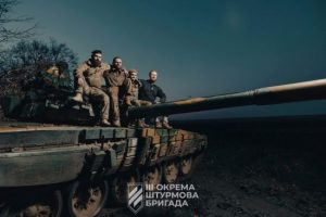 “Є хто вдома?”: бійці 3-ї штурмової залетіли в тил до ворога і взяли у полон окупантів (відео)