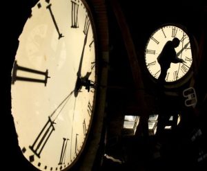 Чому науковці вважають недоцільним переведення годинників: біологиня дала відповідь