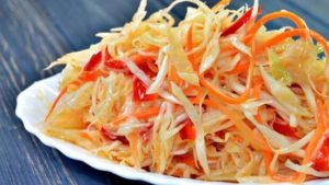 Смачна маринована капуста швидкого приготування: можна їсти наступного дня