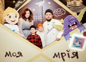 Монатік з дружиною показали, як оригінально привітали сина з 9-річчям: “Важливий для нас день”