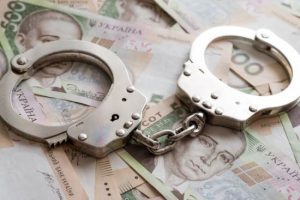 На Закарпатті хрещений батько загиблого військового обікрав його родину