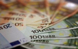 Курс валют на 28 жовтня: скільки коштують долар, євро і злотий