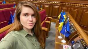 Безугла стверджує, що Сирський намагається усунути Сухаревського, щоб призначити свою людину