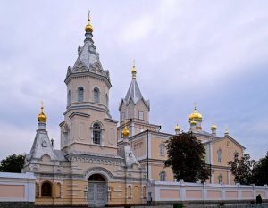 “Буде в РФ цар і ми об’єднаємося”: що кажуть у Корецькому монастирі на Рівненщині, яким напряму керує Кирило