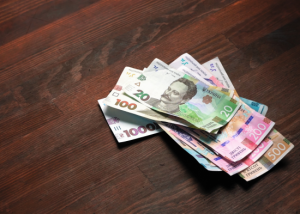 У Києві шахрай за день ошукав пенсіонерів на 340 тис. грн: діяв за популярною схемою
