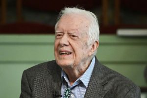 100-річний експрезидент США достроково проголосував на виборах: за кого він віддав голос
