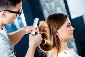Модні стрижки, які омолоджують: найкращі варіанти для жінок 40+