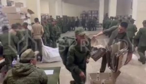 Солдатів із КНДР екіпірують у російську форму: відео з полігону