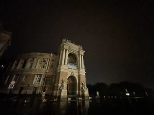 Коли в Одесі знову з’явиться світло і що буде з транспортом — у місті відповіли
