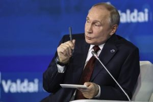 Коли відбудеться розмова Трампа з Путіним: що кажуть у Кремлі