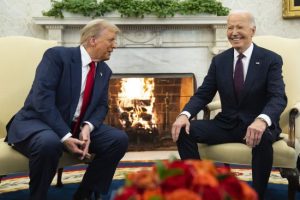 Трамп зустрівся з Байденом у Білому домі: деталі зустрічі