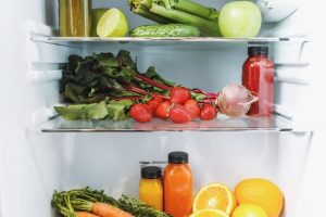Правила зберігання продуктів в холодильнику: все, що потрібно знати