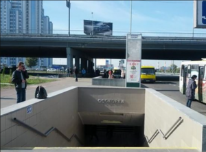 У Києві дівчина повісилась на знаку метро “Осокорки”: у поліції повідомили деталі