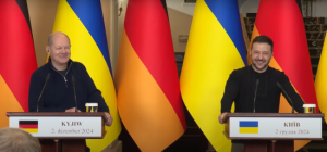 То що ж було в загадковій валізі Шольца: канцлер відкрив таємницю