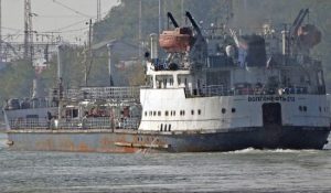 Катастрофа російських танкерів біля Керчі: на берег вибралися не всі моряки