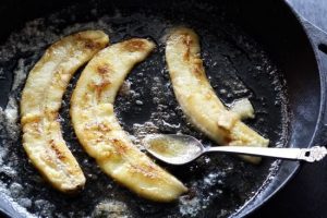 Цих помилок чавунна сковорідка вам не пробачить: ось, що не можна робити з таким посудом