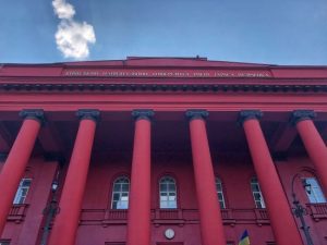 “Голодні українки” зрадіють іноземним миротворцям: професор Василенко з КНУ знову втрапив у скандал