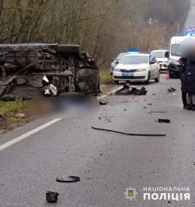 У Вінницькій області авто злетіло у кювет: троє загиблих, травмовано двох дітей